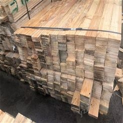 呈果木业建筑木方条厂家供应 屋面板价格实惠 建筑松木方料