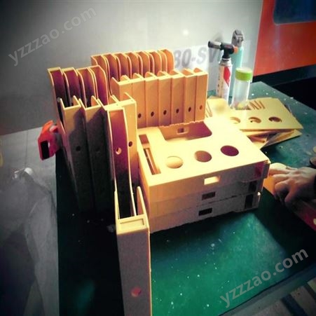 上海一东注塑办公塑料件书壳模具开发课桌配件教室设施工具设计塑胶件制造工厂