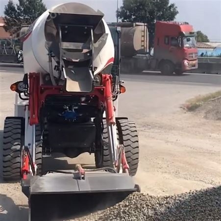 新疆小型混凝土搅拌车 鲁东地区水泥上料搅拌车操作视频