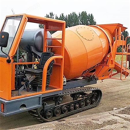 履带式混泥土罐车厂家 农田水利改造履带式混凝土罐车