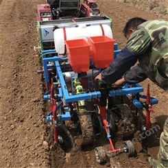 拖拉机带玉米点播机 起垄施肥覆膜播种 花生菜籽可换盘