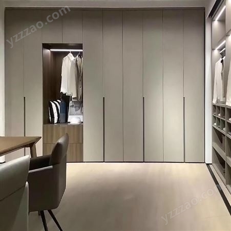 雅赫软装厂家 新时尚生活家具定制衣柜 现代简约实木衣橱 玻璃门衣柜